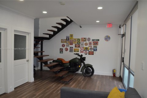 Commercial property in Miami, Florida № 1934392 - photo 5