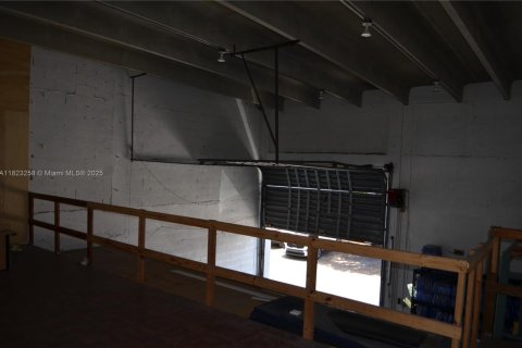 Commercial property in Miami, Florida № 1934392 - photo 24