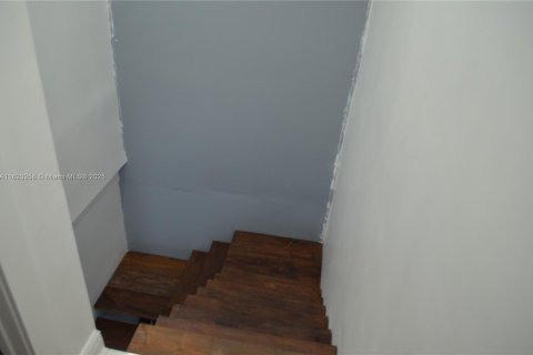 Commercial property in Miami, Florida № 1934392 - photo 15