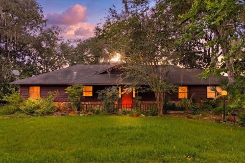 House in Inverness, Florida 2 bedrooms, 127.46 sq.m. № 2320799