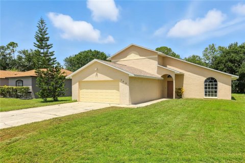 House in Poinciana, Florida 3 bedrooms, 155.89 sq.m. № 1879633 - photo 1