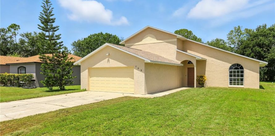 House in Poinciana, Florida 3 bedrooms, 155.89 sq.m. № 1879633