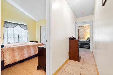 Villa ou maison à vendre à Pembroke Pines, Floride: 4 chambres, 228.54 m2 № 1924513 - photo 29