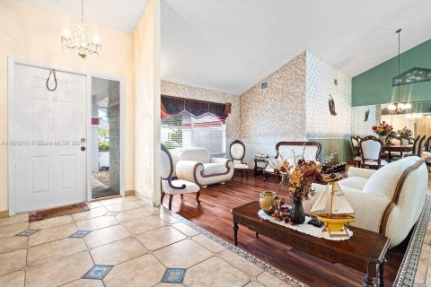 Villa ou maison à vendre à Pembroke Pines, Floride: 4 chambres, 228.54 m2 № 1924513 - photo 11