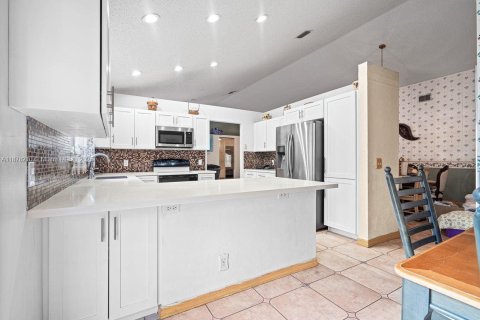 Villa ou maison à vendre à Pembroke Pines, Floride: 4 chambres, 228.54 m2 № 1924513 - photo 7