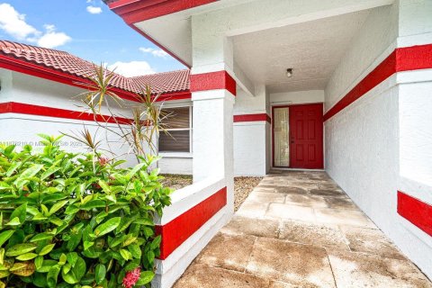 Villa ou maison à vendre à Pembroke Pines, Floride: 4 chambres, 228.54 m2 № 1924513 - photo 2