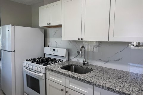 Купить коммерческую недвижимость в Плант-Сити, Флорида 12 спален, 251.95м2, № 1918572 - фото 19