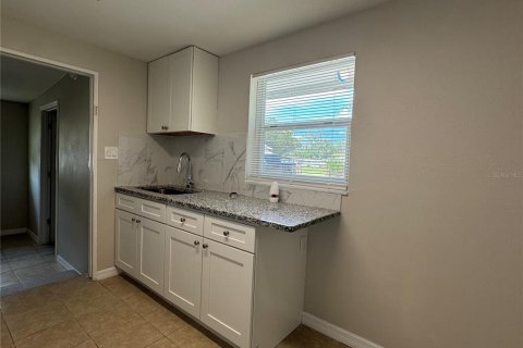 Купить коммерческую недвижимость в Плант-Сити, Флорида 12 спален, 251.95м2, № 1918572 - фото 9