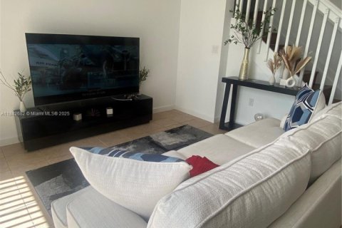 Townhouse in Homestead, Florida 3 bedrooms, 135.27 sq.m. № 1980935 - photo 6