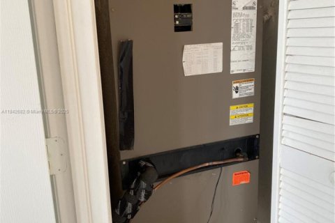 Townhouse in Homestead, Florida 3 bedrooms, 135.27 sq.m. № 1980935 - photo 14