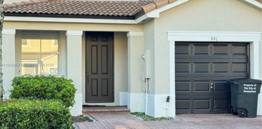 Townhouse in Homestead, Florida 3 bedrooms, 135.27 sq.m. № 1980935