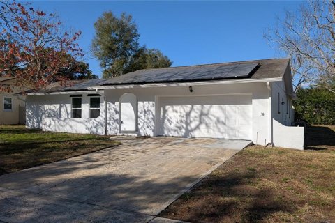 House in Casselberry, Florida 4 bedrooms, 147.44 sq.m. № 1723545 - photo 1