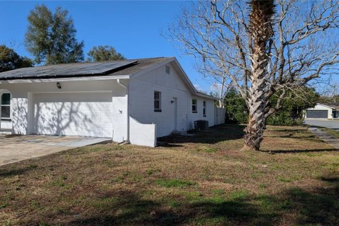 House in Casselberry, Florida 4 bedrooms, 147.44 sq.m. № 1723545 - photo 3