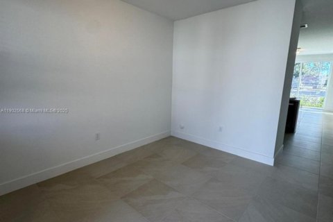 Снять в аренду таунхаус в Пемброк-Пайнс, Флорида 4 спальни, № 1955749 - фото 9