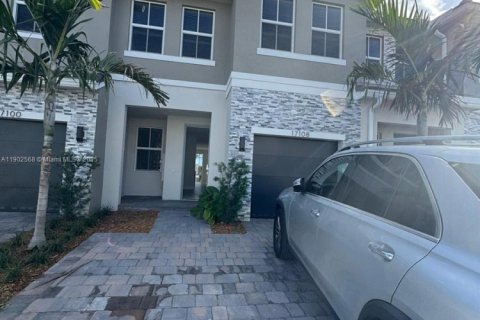 Снять в аренду таунхаус в Пемброк-Пайнс, Флорида 4 спальни, № 1955749 - фото 14