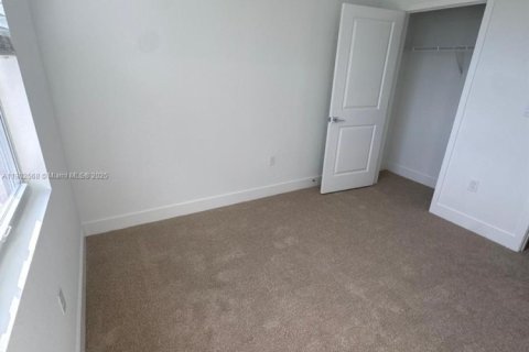 Снять в аренду таунхаус в Пемброк-Пайнс, Флорида 4 спальни, № 1955749 - фото 28