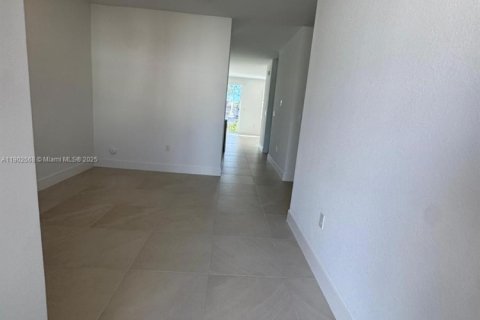 Снять в аренду таунхаус в Пемброк-Пайнс, Флорида 4 спальни, № 1955749 - фото 10