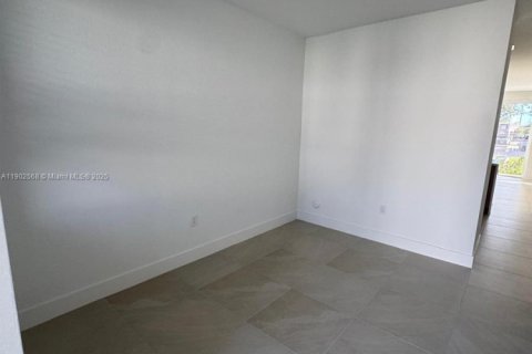 Снять в аренду таунхаус в Пемброк-Пайнс, Флорида 4 спальни, № 1955749 - фото 11