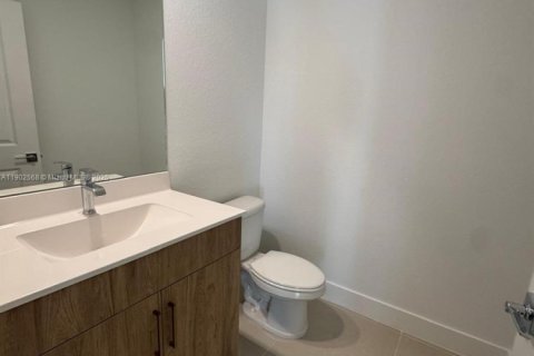 Снять в аренду таунхаус в Пемброк-Пайнс, Флорида 4 спальни, № 1955749 - фото 2