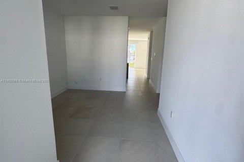 Снять в аренду таунхаус в Пемброк-Пайнс, Флорида 4 спальни, № 1955749 - фото 12