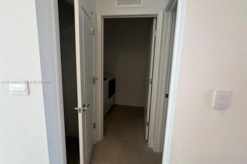 Снять в аренду таунхаус в Пемброк-Пайнс, Флорида 4 спальни, № 1955749 - фото 3