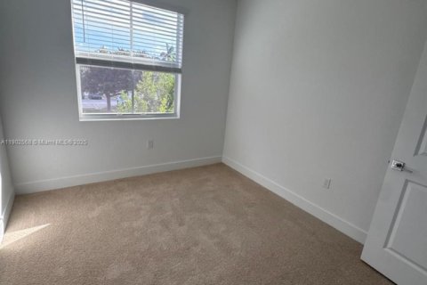 Снять в аренду таунхаус в Пемброк-Пайнс, Флорида 4 спальни, № 1955749 - фото 19