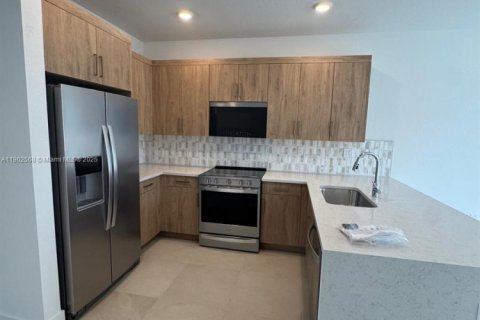 Снять в аренду таунхаус в Пемброк-Пайнс, Флорида 4 спальни, № 1955749 - фото 7