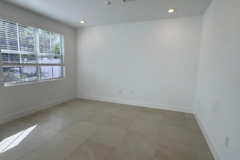 Снять в аренду таунхаус в Пемброк-Пайнс, Флорида 4 спальни, № 1955749 - фото 4