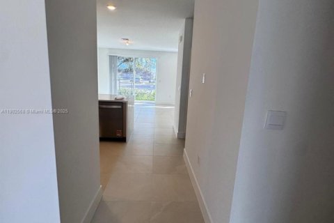 Снять в аренду таунхаус в Пемброк-Пайнс, Флорида 4 спальни, № 1955749 - фото 8