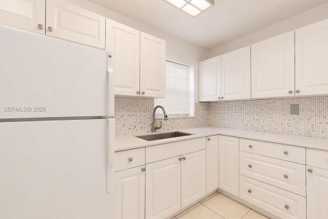 House in Miami, Florida 3 bedrooms, 98.29 sq.m. № 2058512 - photo 28