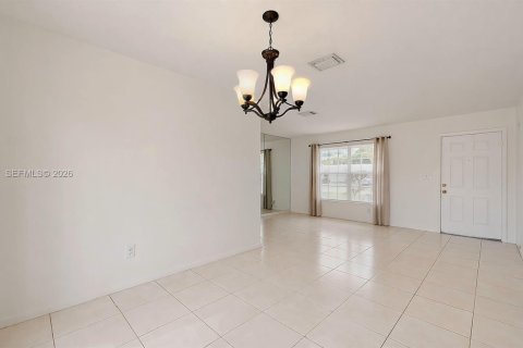 House in Miami, Florida 3 bedrooms, 98.29 sq.m. № 2058512 - photo 22