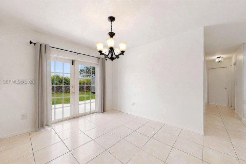 House in Miami, Florida 3 bedrooms, 98.29 sq.m. № 2058512 - photo 21