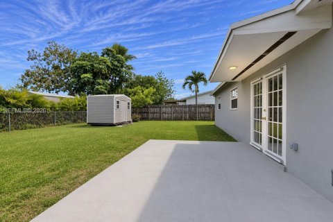 House in Miami, Florida 3 bedrooms, 98.29 sq.m. № 2058512 - photo 14