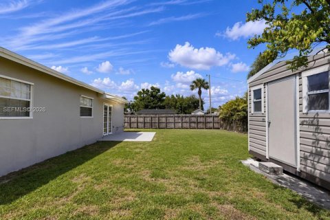 House in Miami, Florida 3 bedrooms, 98.29 sq.m. № 2058512 - photo 13