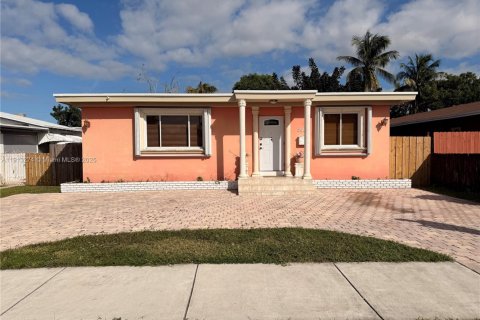 Casa en alquiler en Hollywood, Florida, 2 dormitorios, 103.21 m2 № 2013714 - foto 2