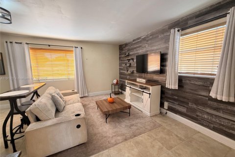 Casa en alquiler en Hollywood, Florida, 2 dormitorios, 103.21 m2 № 2013714 - foto 7