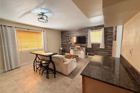 Casa en alquiler en Hollywood, Florida, 2 dormitorios, 103.21 m2 № 2013714 - foto 8