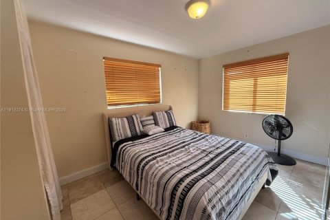 Casa en alquiler en Hollywood, Florida, 2 dormitorios, 103.21 m2 № 2013714 - foto 11