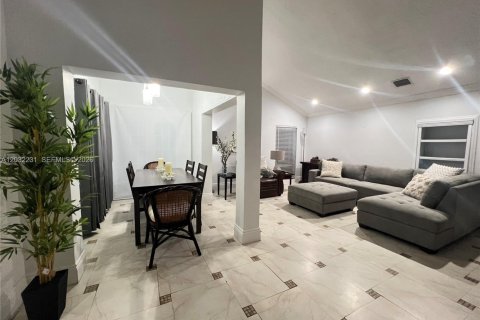 Купить виллу или дом в Майами, Флорида 2 спальни, 107.21м2, № 2154498 - фото 16