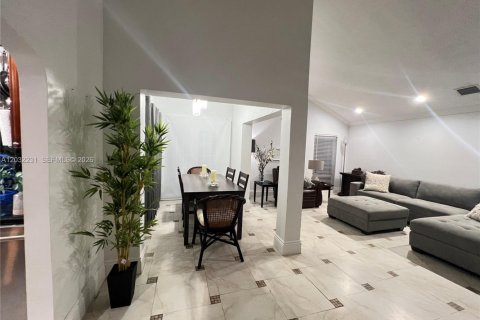 Купить виллу или дом в Майами, Флорида 2 спальни, 107.21м2, № 2154498 - фото 14
