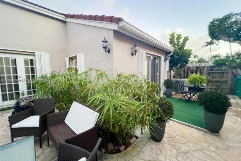 Купить виллу или дом в Майами, Флорида 2 спальни, 107.21м2, № 2154498 - фото 12