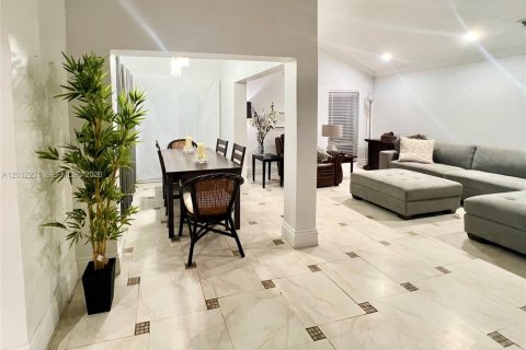 Купить виллу или дом в Майами, Флорида 2 спальни, 107.21м2, № 2154498 - фото 2