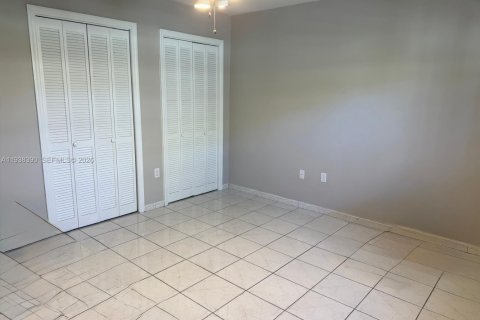 Casa en alquiler en Miami, Florida, 3 dormitorios, 262.08 m2 № 1996666 - foto 13