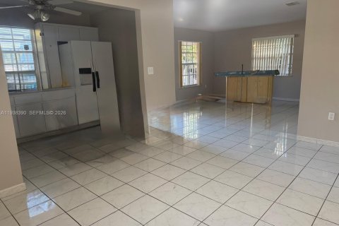 Casa en alquiler en Miami, Florida, 3 dormitorios, 262.08 m2 № 1996666 - foto 6
