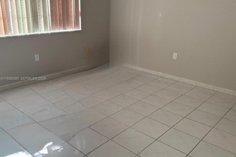 Casa en alquiler en Miami, Florida, 3 dormitorios, 262.08 m2 № 1996666 - foto 10