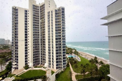 Condominio en venta en Sunny Isles Beach, Florida, 14 habitaciones, 38.09 m2 № 1768531 - foto 18