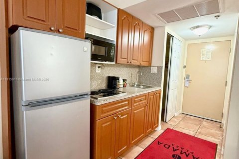 Condominio en venta en Sunny Isles Beach, Florida, 14 habitaciones, 38.09 m2 № 1768531 - foto 9