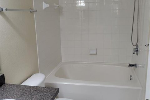 Townhouse in Palm Harbor, Florida 2 bedrooms, 108.23 sq.m. № 2227100 - photo 13