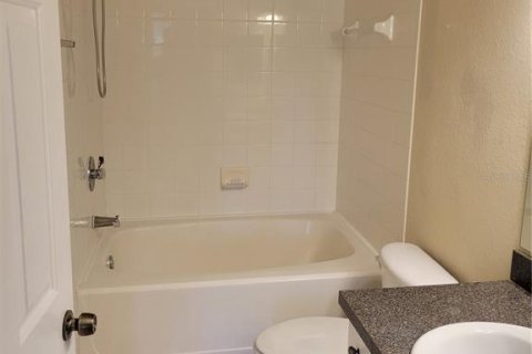 Townhouse in Palm Harbor, Florida 2 bedrooms, 108.23 sq.m. № 2227100 - photo 12