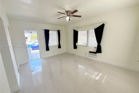 Villa ou maison à louer à Dania Beach, Floride: 288.74 m2 № 1993040 - photo 6